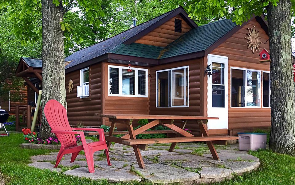 Cabin 6 at Chief Lake Lodge in Hayward, WI